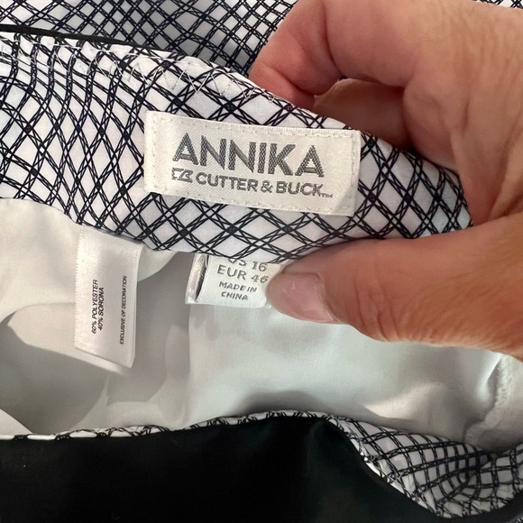 ANNIKA LE CUTTER & BUCK GOLf SKORT - Picture 3 of 3